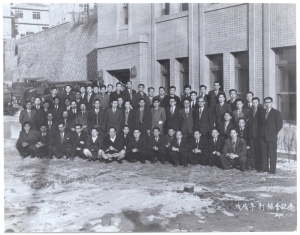 경영회의 마치고 동자동 사옥에서 기념 촬영(1958.1)