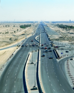발주처: 공공사업성 / 공사기간:  1984/06/23 ~ 1987/06/30 / 계약금액: 73,874천미불<br/>Jahara Village~Doha Spur Interchange 간 11.5㎞ 신도로 건설(8차선: 6㎞, 6차선: 5.5㎞) 및 기존도로 철거(폭 11.1m) 공사