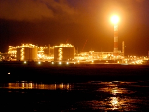 발주처: 사할린 에너지 투자공사 / 공사기간:  2004/09/01 ~ 2007/10/31 / 계약금액: 146,620천미불<br/>연산 4.8백만t 생산규모 LNG 플랜트의 Process Area내 배관 및 철골 공사