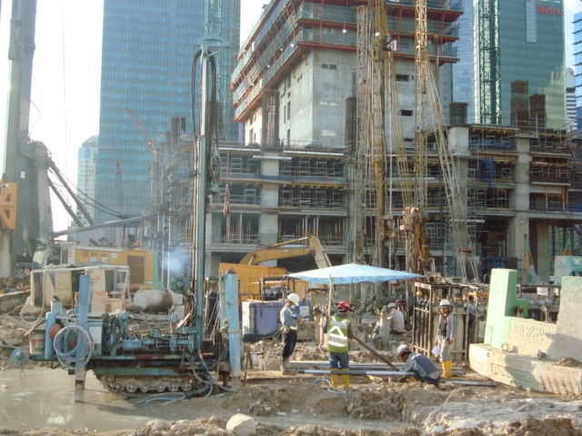 발주처: BFC Development Pte. Ltd. / 공사기업:  (주)동아지질 / 공사기간:  2006/09/04 ~ 2008/09/15 / 계약금액: 16,043천미불<br/>싱가포르 비즈니스/금융 센터 신축을 위해 DCM 공법이 사용된 지반 개량 공사