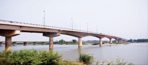 발주처: 교통부 / 공사기간:  1998/09/05 ~ 2001/10/08 / 계약금액: 31,695천미불<br/>베트남 1번 국도의 빈-동하구간 중 Ho River-Glanh River 구간의 도로 및 교량 25개소 개보수 공사