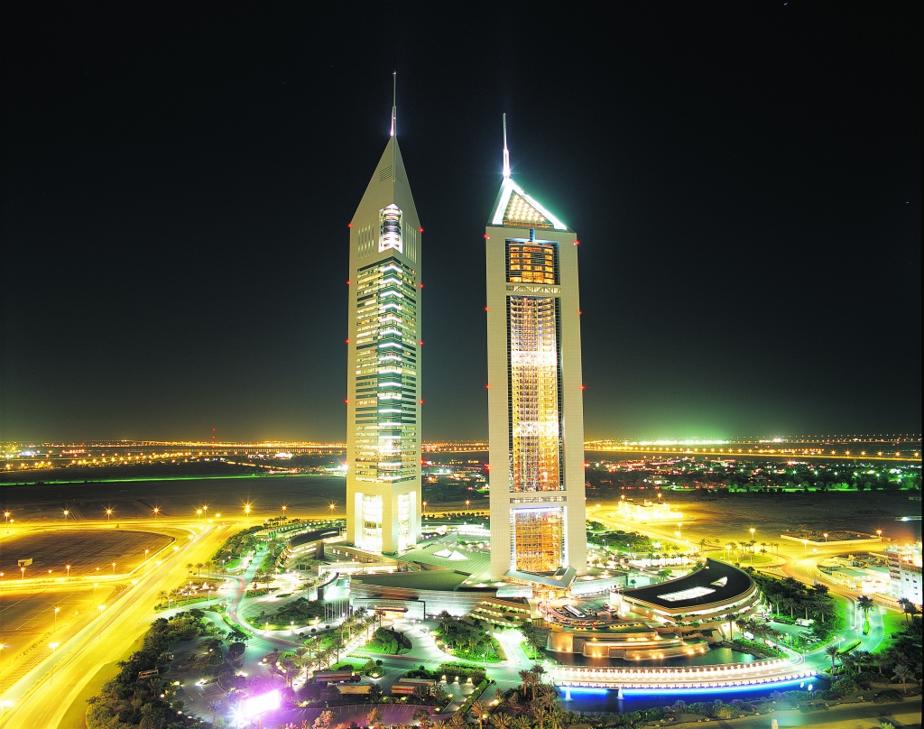 발주처: Emirates Tower LLC / 공사기업:  쌍용건설(주) / 공사기간:  1997/09/01 ~ 2000/06/30 / 계약금액: 77,325천미불<br/>연면적 52,270㎡에 높이 305m, 55층 높이의 초고층 호텔 건축 공사