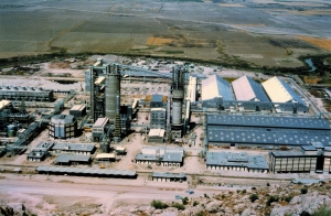 발주처: 국영석유화학회사 / 공사기간:  1981/06/18 ~ 1985/08/22 / 계약금액: 101,762천미불<br/>이란 최초의 석유화학비료 공장으로 암모니아 1일 1,200t 규모의 시설물 건설