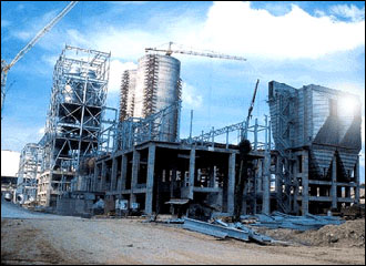 발주처: PT. SEMEN CIBINONG / 공사기업:  두산에너빌리티(주) / 공사기간:  1996/12/19 ~ 1998/07/16 / 계약금액: 337,500천미불<br/>일산 7,800t 시멘트 플랜트 Turnkey 건설 공사