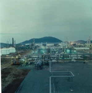 발주처: 페트로나스 가스(주) / 공사기간:  1990/01/06 ~ 1993/06/01 / 계약금액: 359,098천미불<br/>여러종류의 천연가스 및 크루드오일, Terminal Off Gas를 정제하여 약 2,000t/d의 가스,부탄,에틴,프로판 및 Condensate를 생산하기위한 플랜트 건설 공사